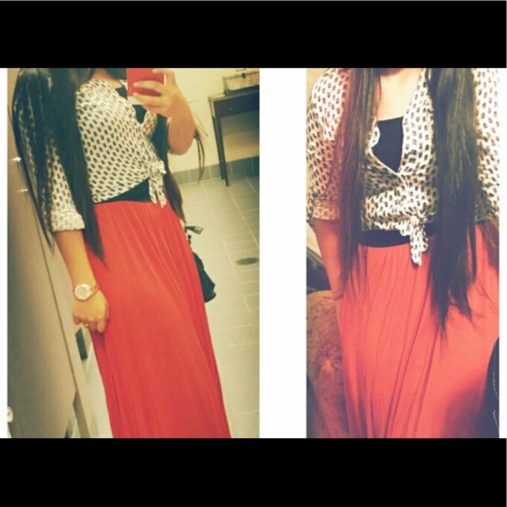 Orange skirt / NEGOTIABLE